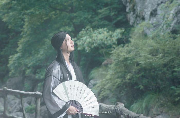 江苏女子见一高中生长得像前夫,调查后发现:是她去世17年的儿子